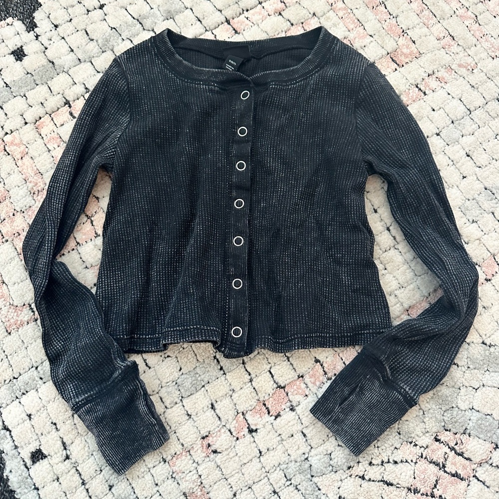 art class Black Long Sleeve Button-Up Tee